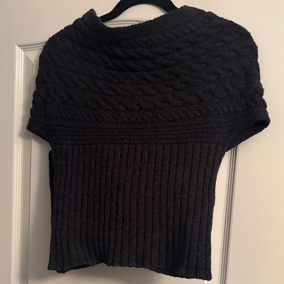 Elegant Black Cable Knit Sweater - Picture 5 of 5